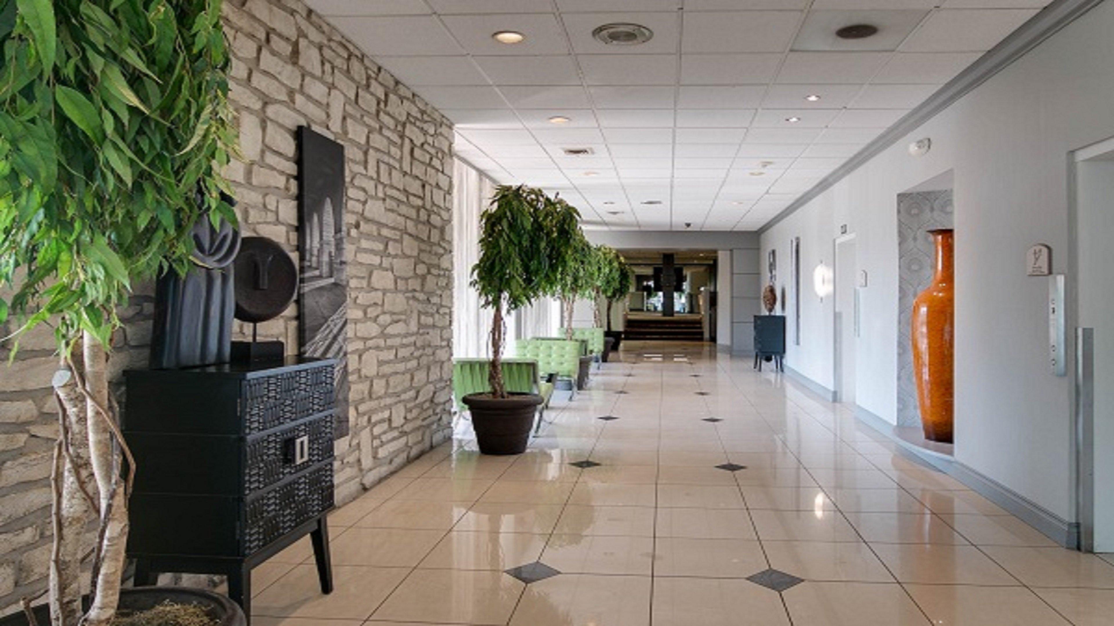 Holiday Inn At The Campus By Ihg Manhattan Exterior photo