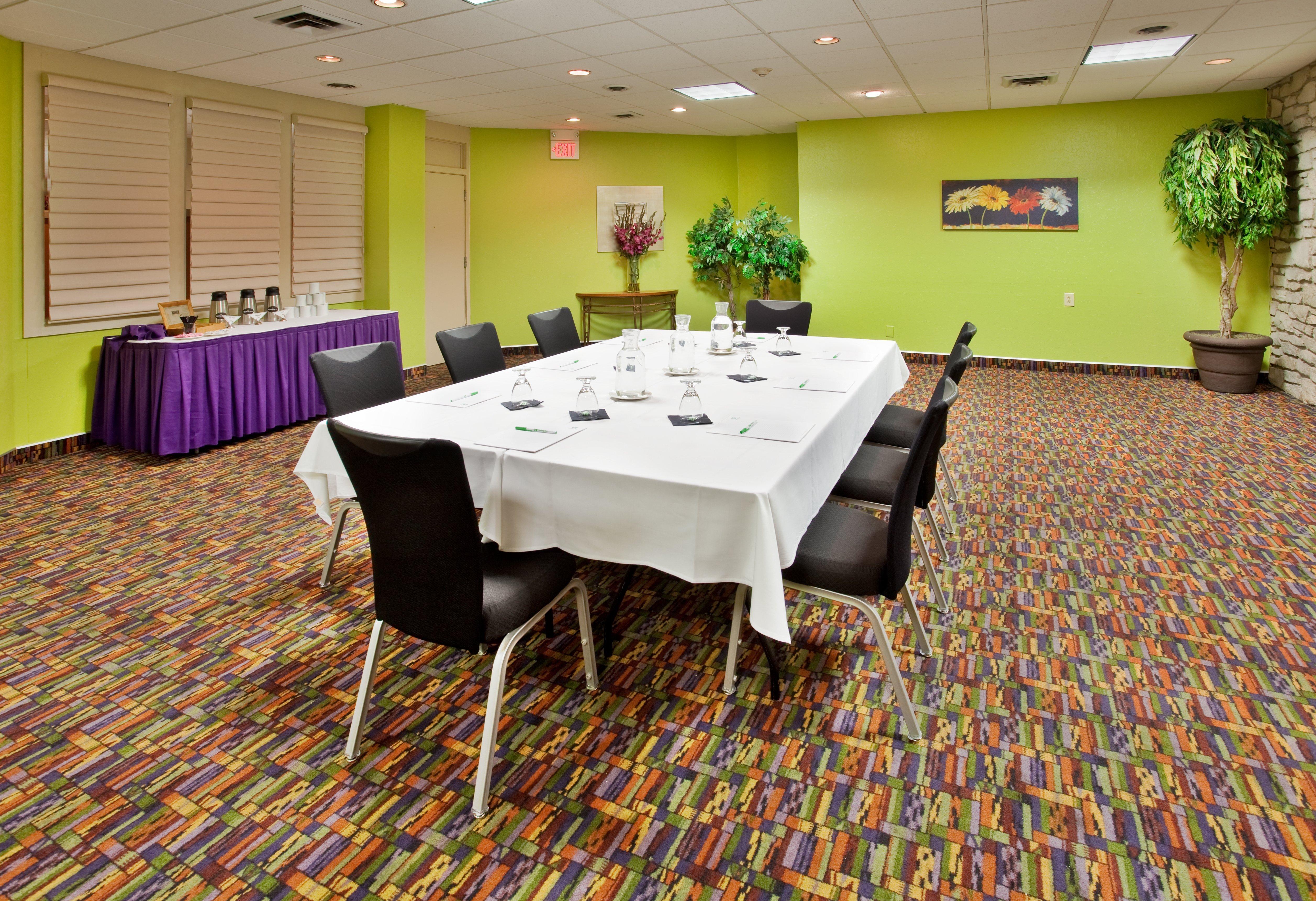 Holiday Inn At The Campus By Ihg Manhattan Exterior photo