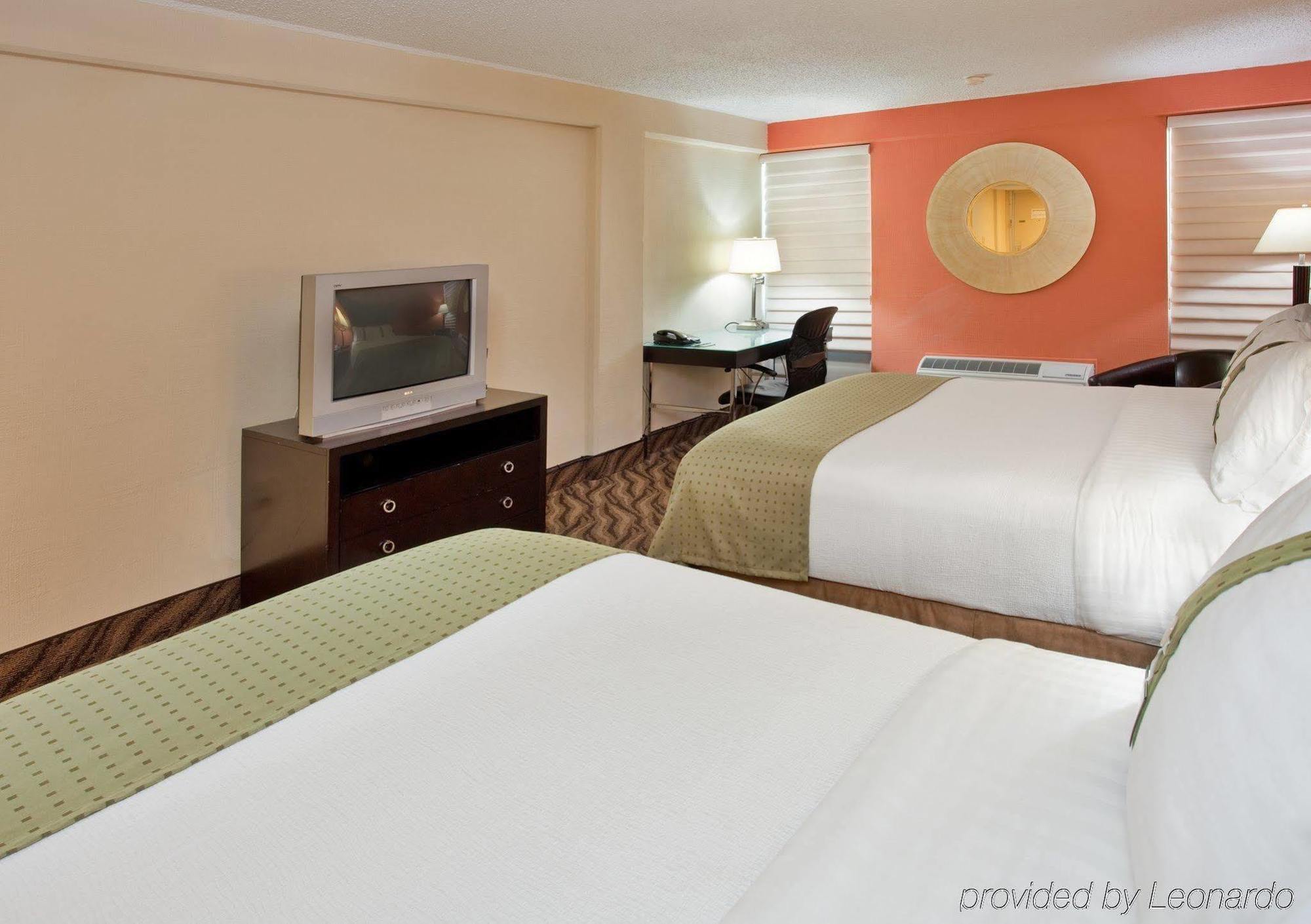 Holiday Inn At The Campus By Ihg Manhattan Room photo
