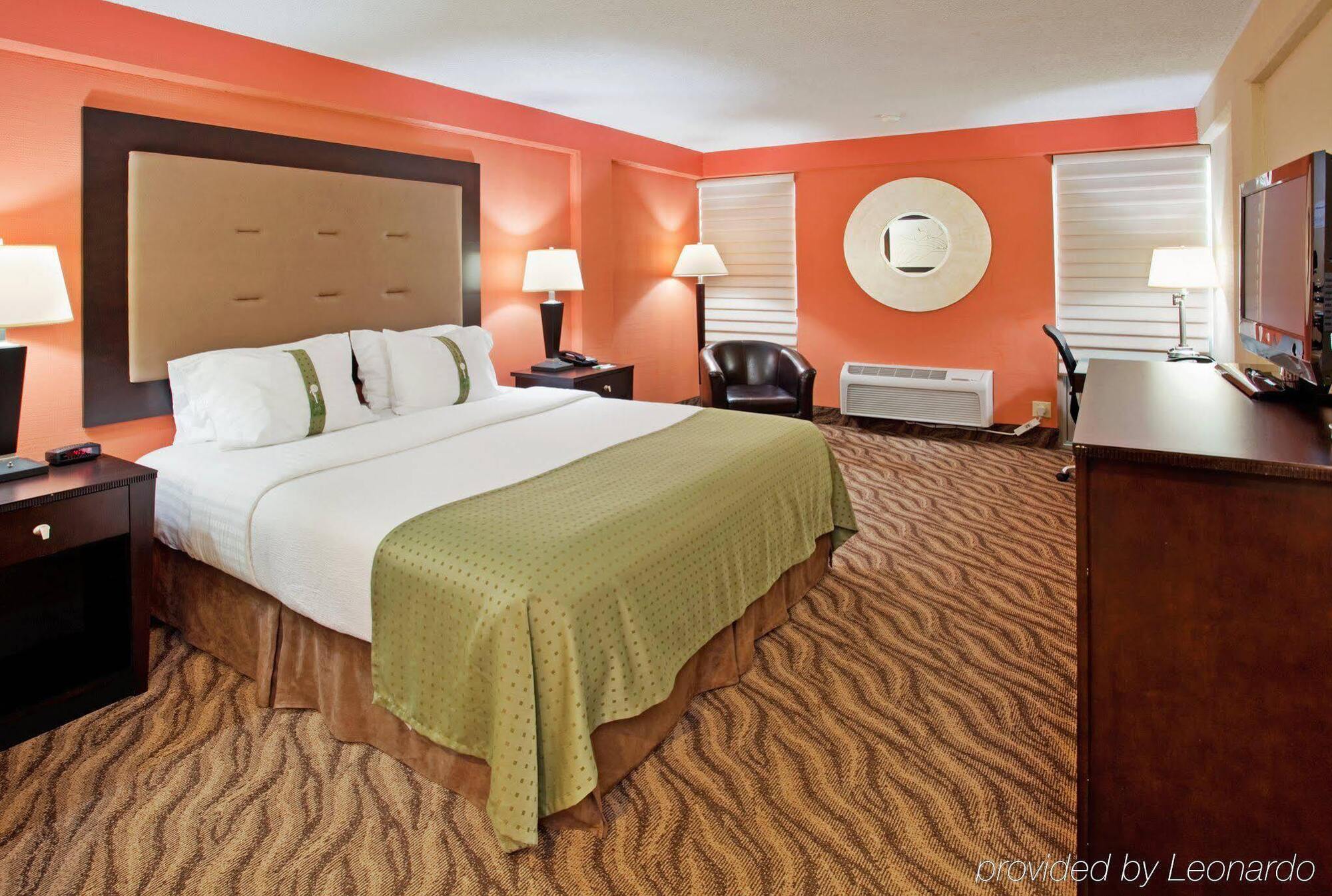 Holiday Inn At The Campus By Ihg Manhattan Exterior photo